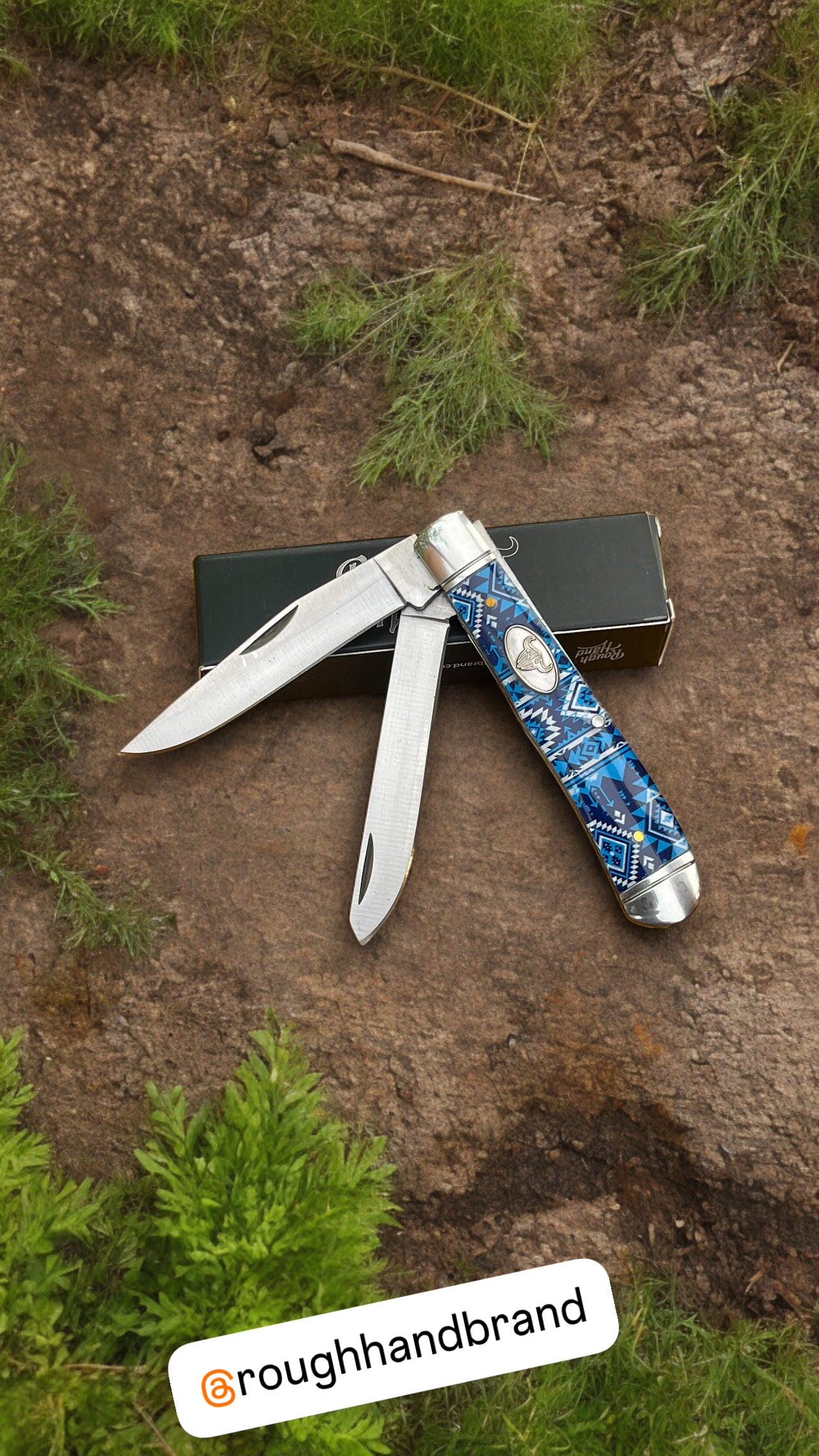 Aztec pattern Trapper Knive Blue